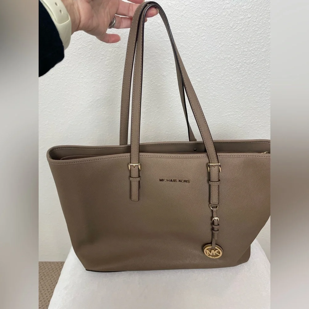 Micheal Kors jet set tote